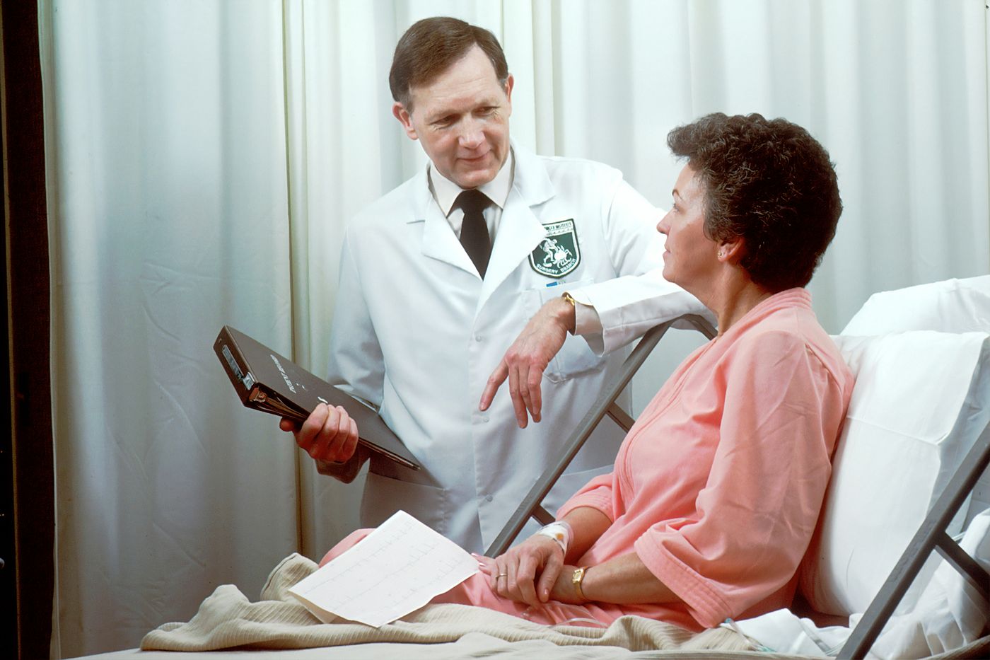 A clinician talking with a patient at the bedside